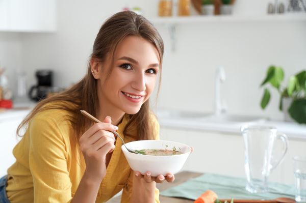 Нужно ли женщине есть суп каждый день? Мнение врача