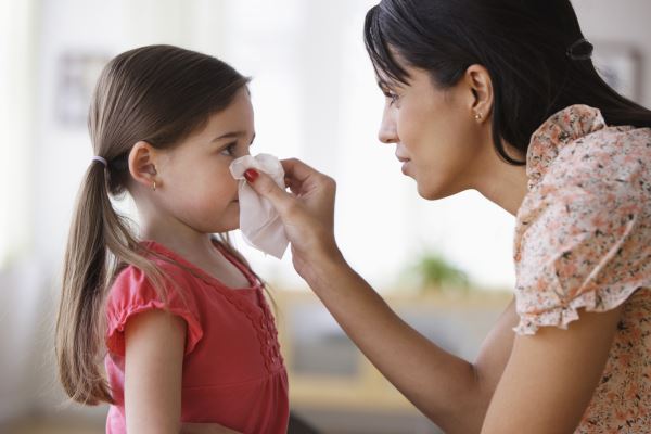 Заложенность носа у ребенка: симптомы, причины, лечение
